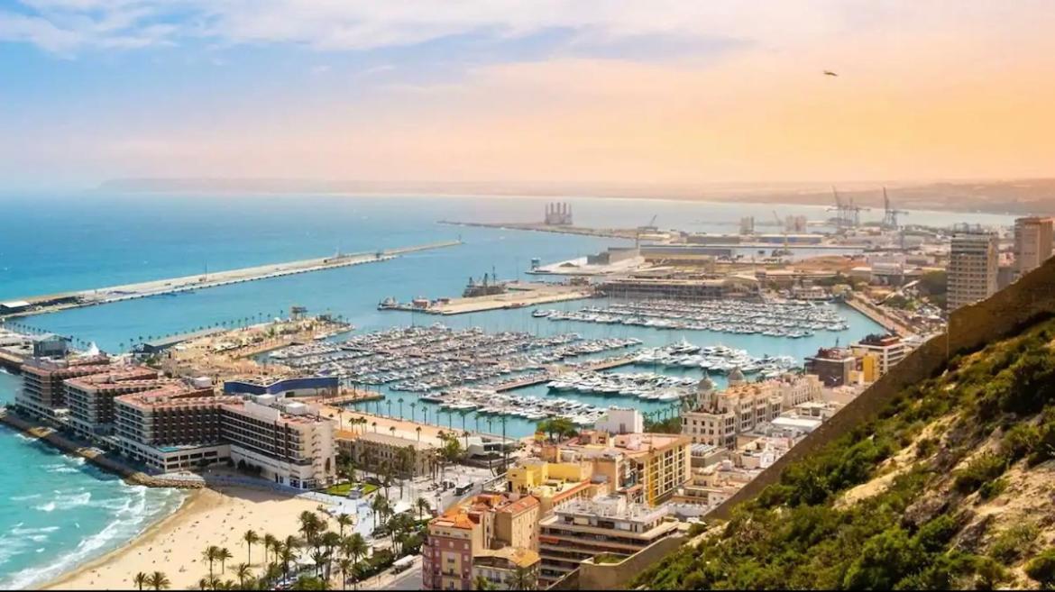Apartamentos Breton 17 Suite Con Terraza อาลิกันเต ภายนอก รูปภาพ